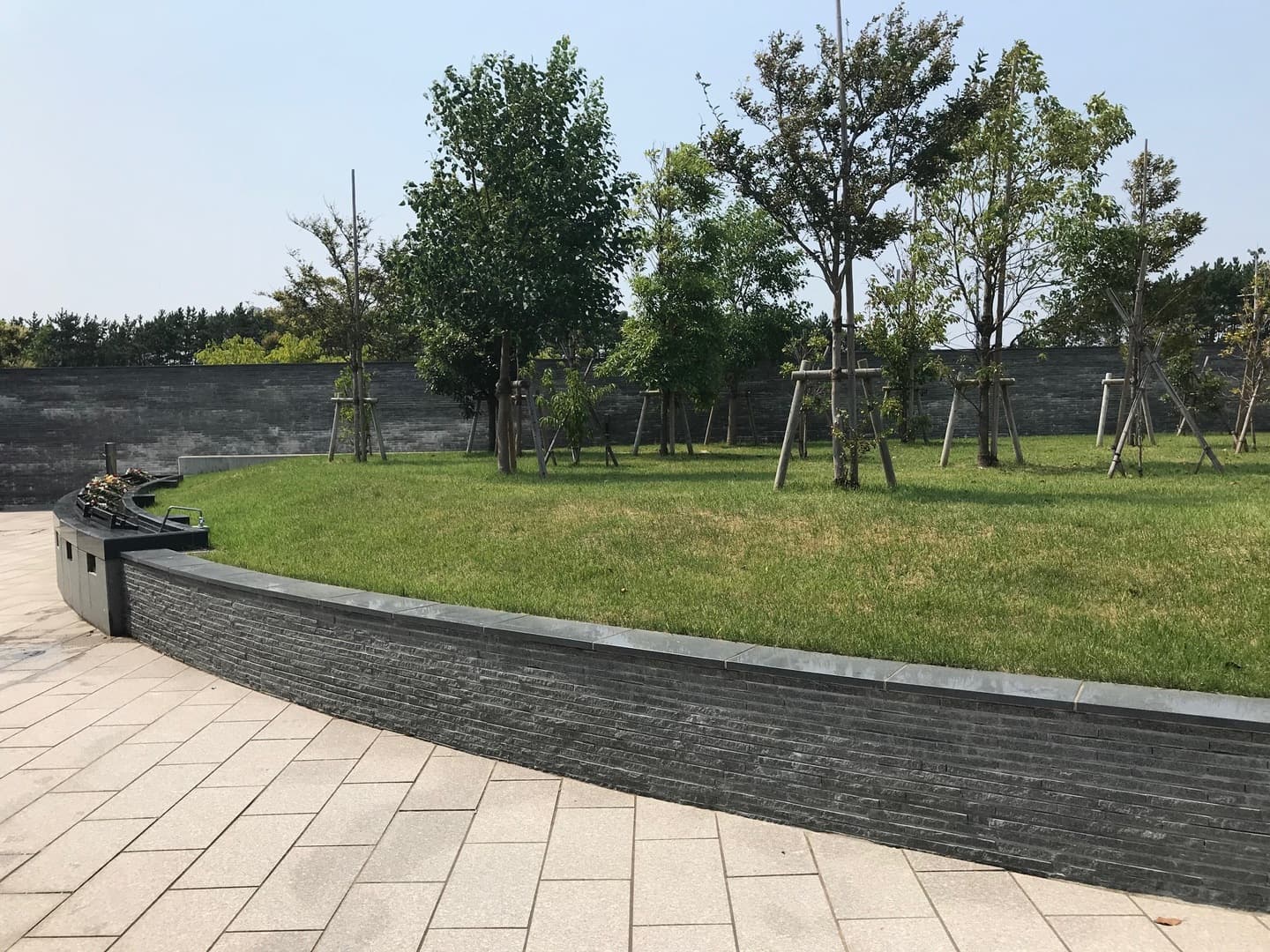 浦安墓地公園/樹林墓地_湘南ロックガーデン