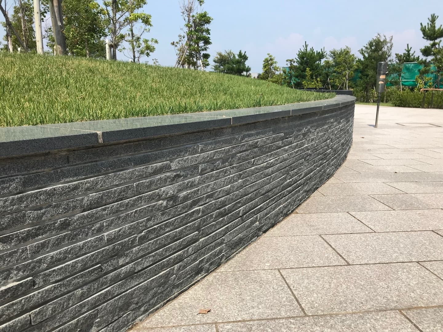 浦安墓地公園/樹林墓地_湘南ロックガーデン