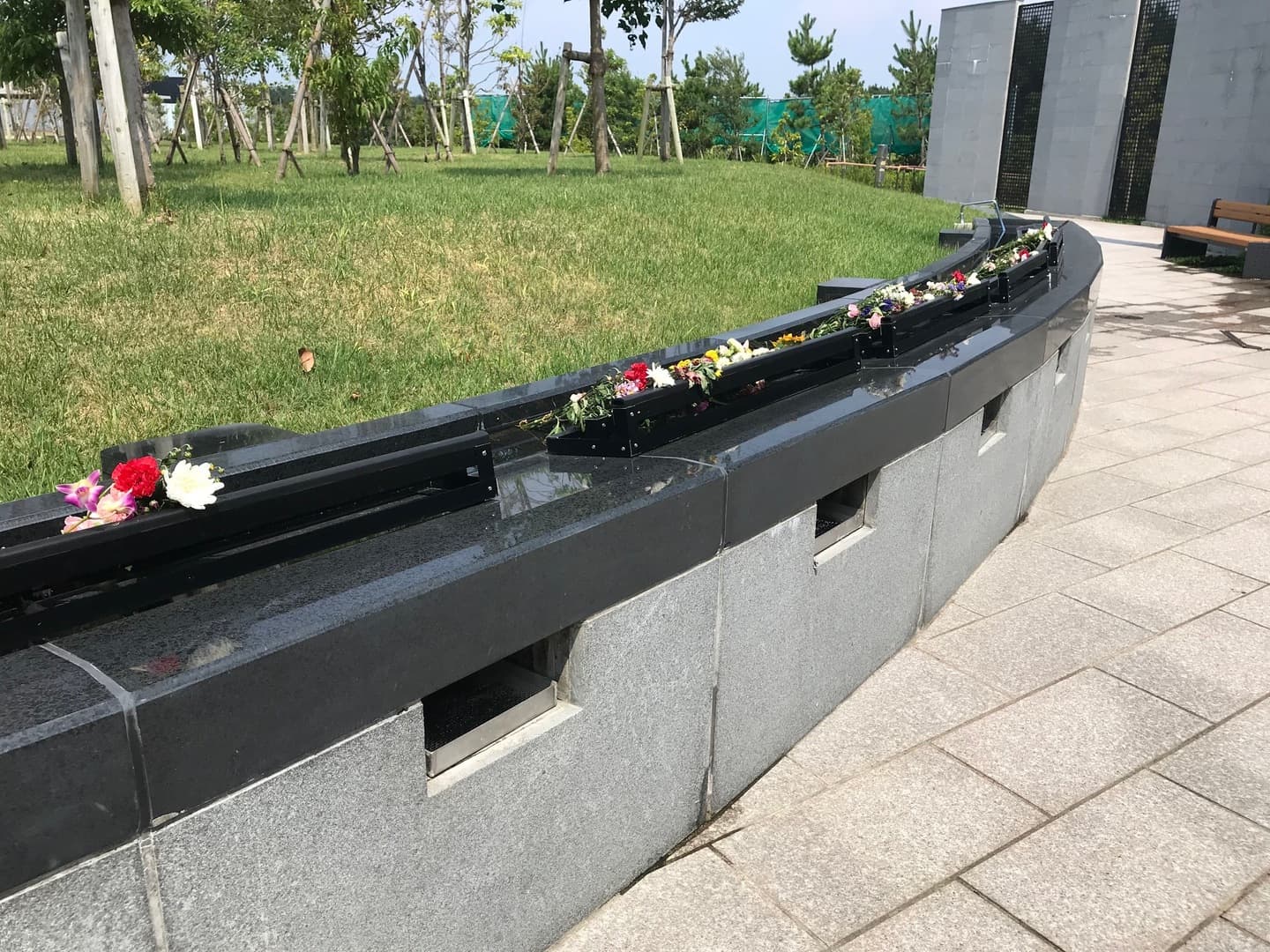 浦安墓地公園/樹林墓地_湘南ロックガーデン