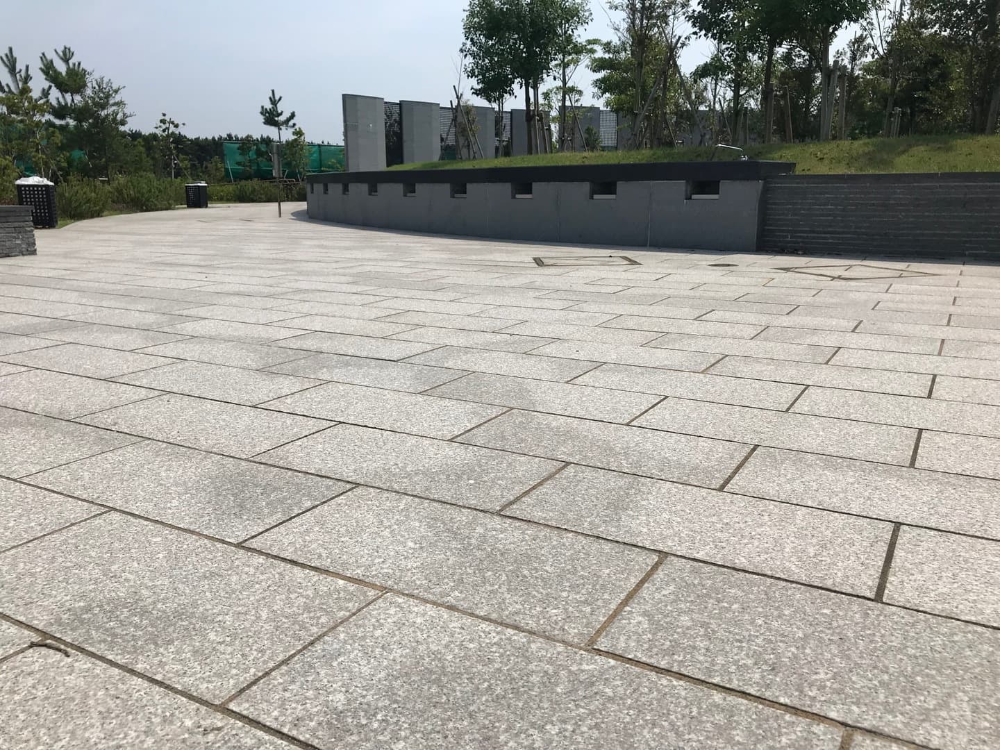 浦安墓地公園/樹林墓地_湘南ロックガーデン