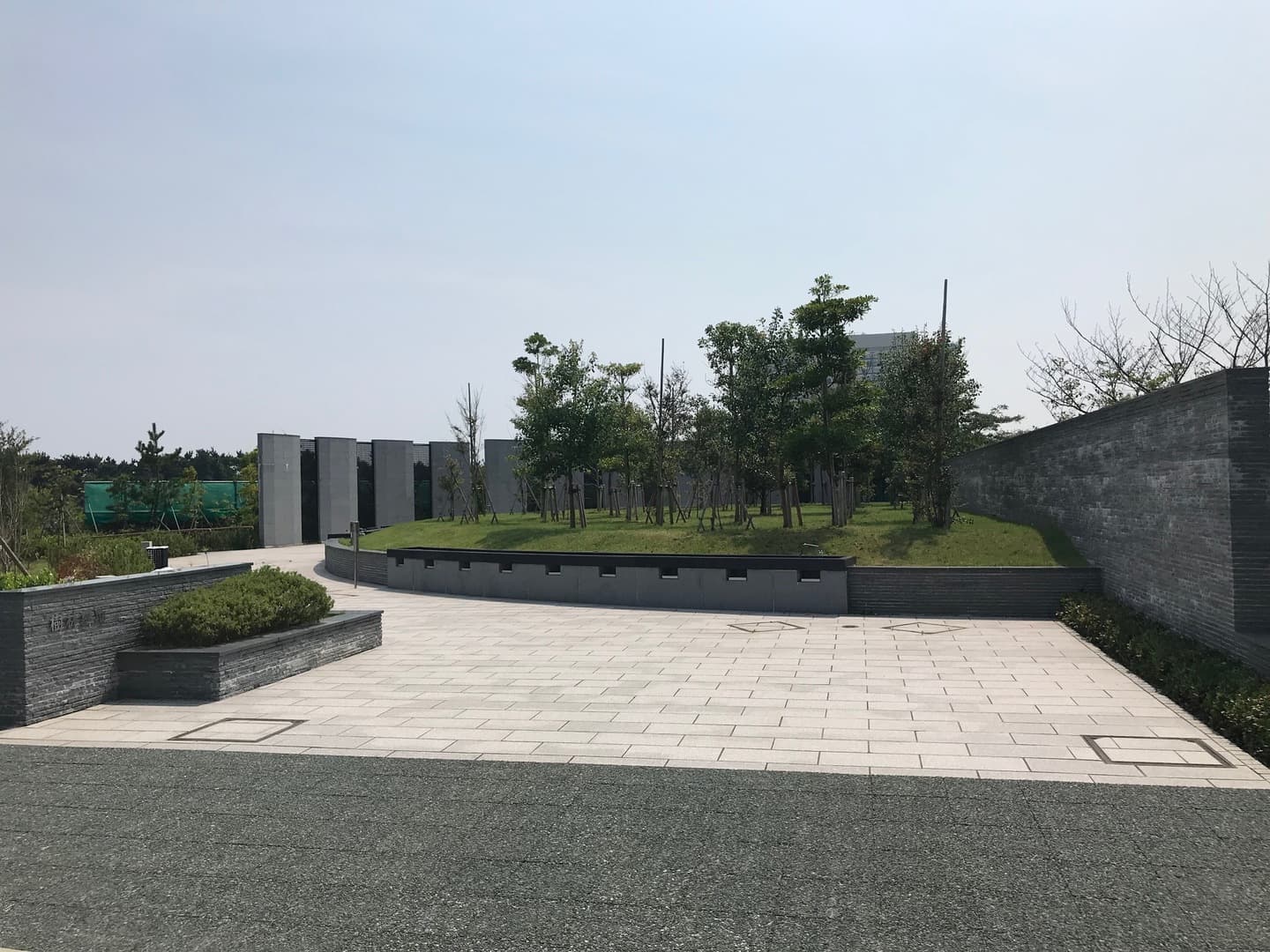 浦安墓地公園/樹林墓地_湘南ロックガーデン