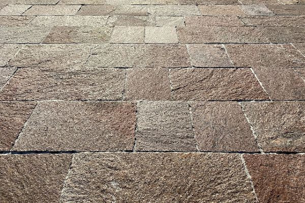 アルゼンチン斑岩_ミックスレッド表情_湘南ロックガーデン