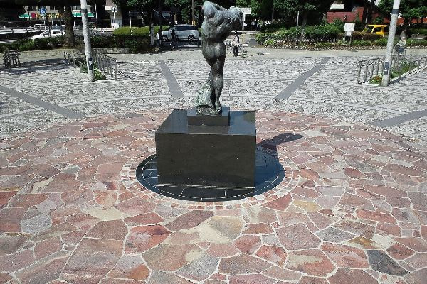 アルゼンチン斑岩_大通り公園_湘南ロックガーデン