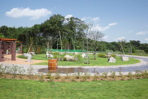 アルゼンチン斑岩_アンデルセン公園_湘南ロックガーデン