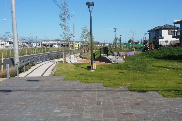 アルゼンチン斑岩_みやしろ中央公園_湘南ロックガーデン