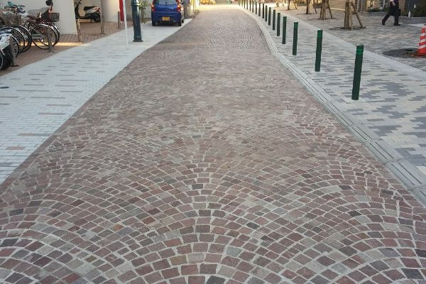 アルゼンチン斑岩_茅ヶ崎歩道_湘南ロックガーデン