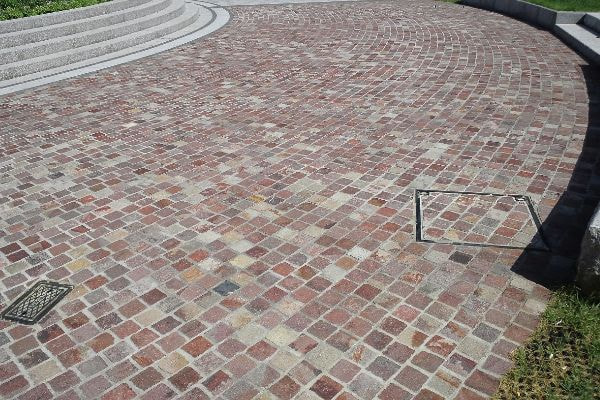 アルゼンチン斑岩_大通公園_湘南ロックガーデン