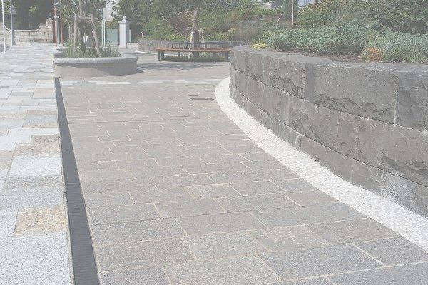 アルゼンチン斑岩_BLUFF99GARDEN_湘南ロックガーデン