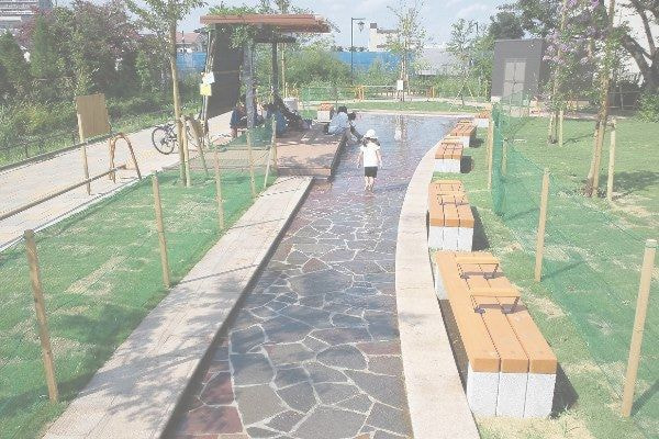 アルゼンチン斑岩_野火止用水公園_湘南ロックガーデン