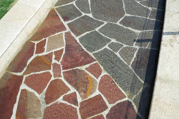 アルゼンチン斑岩_野火止用水公園_湘南ロックガーデン