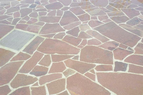 アルゼンチン斑岩_野火止用水公園_湘南ロックガーデン