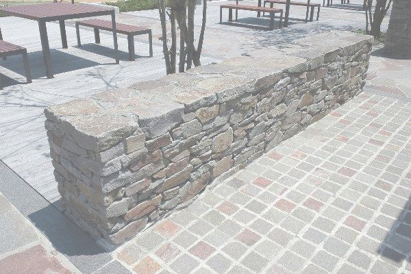 アルゼンチン斑岩_友愛パーク_湘南ロックガーデン