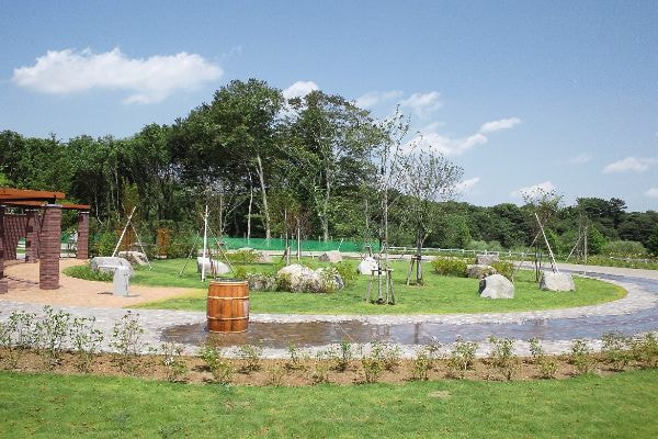 アルゼンチン斑岩_アンデルセン公園_湘南ロックガーデン