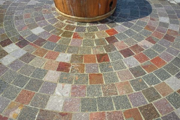 アルゼンチン斑岩_アンデルセン公園_湘南ロックガーデン