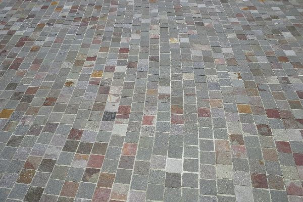 アルゼンチン斑岩_アンデルセン公園_湘南ロックガーデン