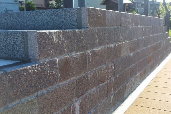 アルゼンチン斑岩_みやしろ中央公園_湘南ロックガーデン