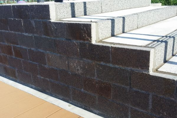 アルゼンチン斑岩_みやしろ中央公園_湘南ロックガーデン