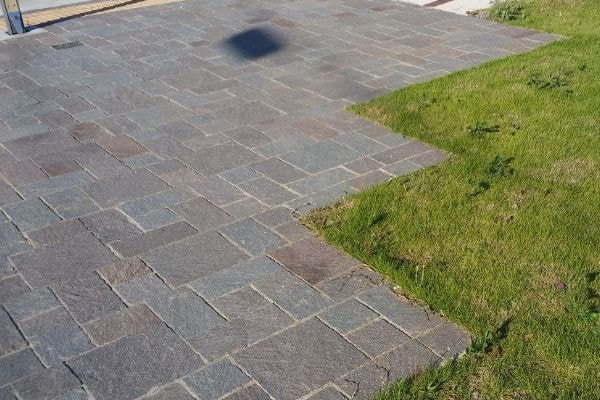 アルゼンチン斑岩_みやしろ中央公園_湘南ロックガーデン