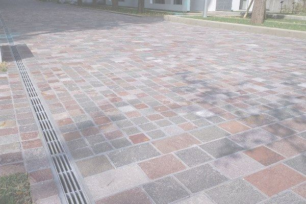 アルゼンチン斑岩_赤羽台団地_湘南ロックガーデン