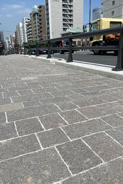 アルゼンチン斑岩_新島橋_湘南ロックガーデン