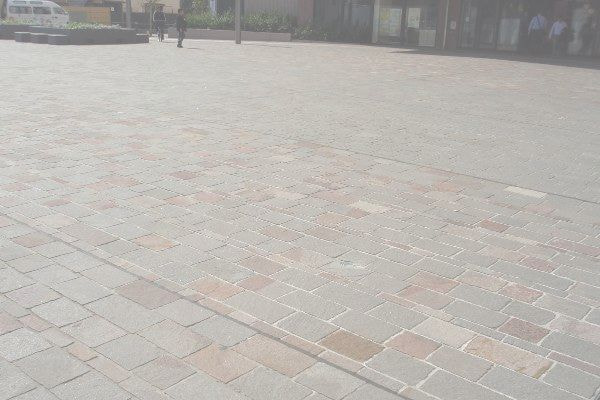 アルゼンチン斑岩_イトーヨーカドー前広場_湘南ロックガーデン