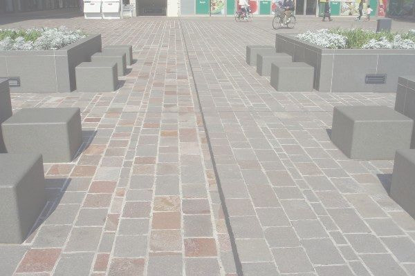 アルゼンチン斑岩_イトーヨーカドー前広場_湘南ロックガーデン