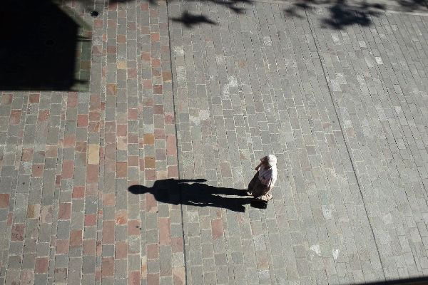 アルゼンチン斑岩_イトーヨーカドー前広場_湘南ロックガーデン