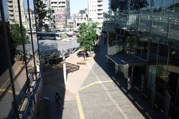 アルゼンチン斑岩_イトーヨーカドー前広場_湘南ロックガーデン