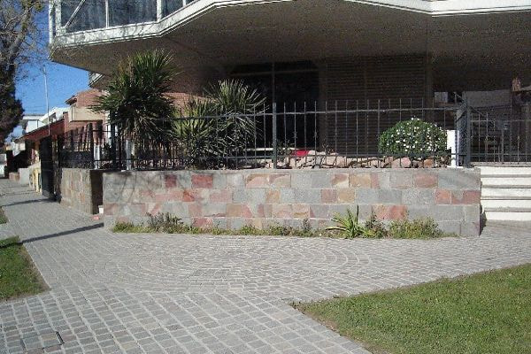 アルゼンチン斑岩_腰壁_湘南ロックガーデン