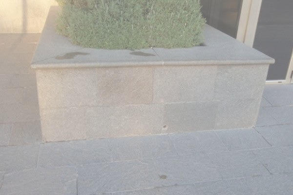 アルゼンチン斑岩_腰壁_湘南ロックガーデン