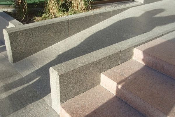 アルゼンチン斑岩_階段_湘南ロックガーデン