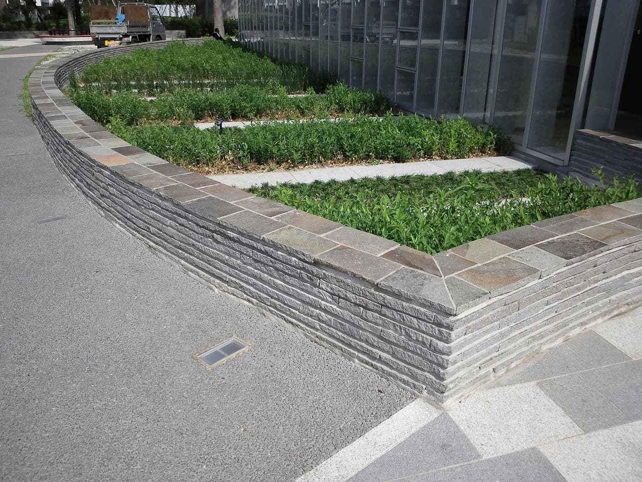 諏訪鉄平石_湘南ロックガーデン