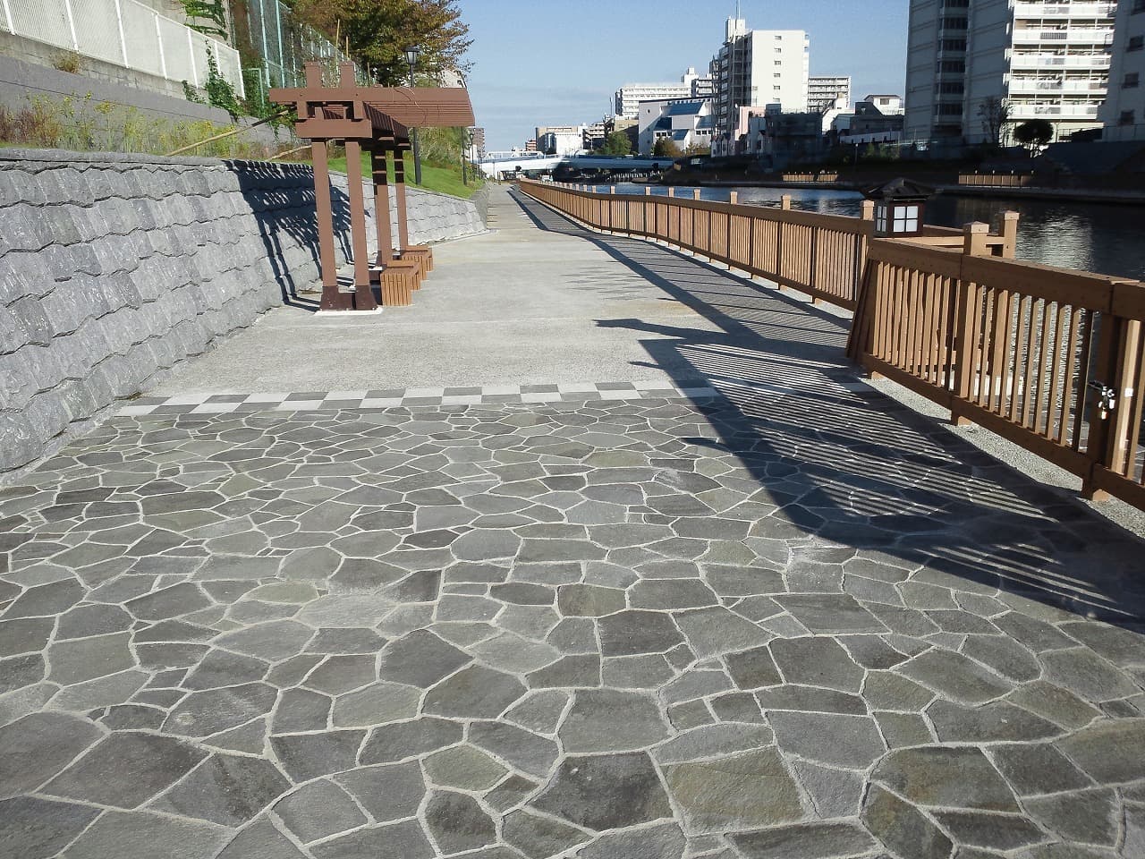 諏訪鉄平石_湘南ロックガーデン