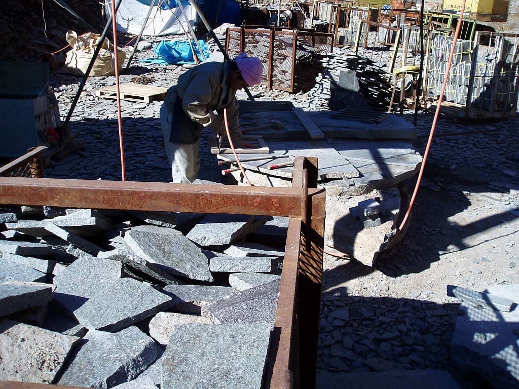 諏訪鉄平石_湘南ロックガーデン