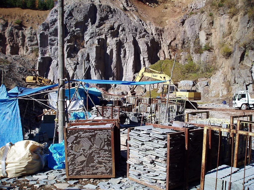 諏訪鉄平石_湘南ロックガーデン