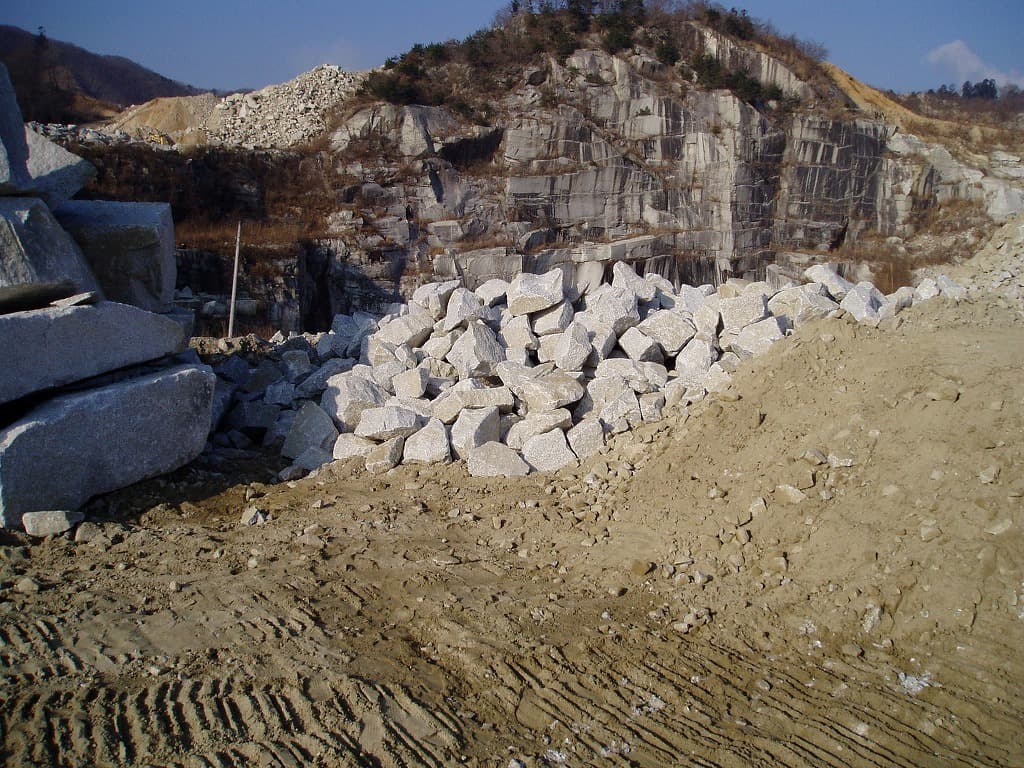 羽黒石_湘南ロックガーデン