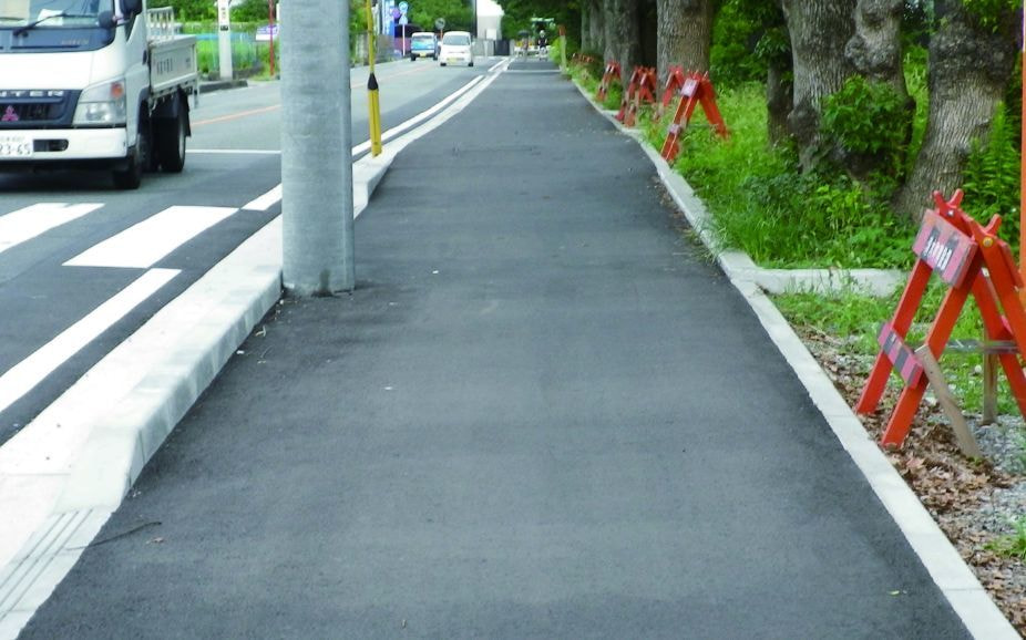 アースタンプ　型押しアスファルト工法による施工事例_特長1