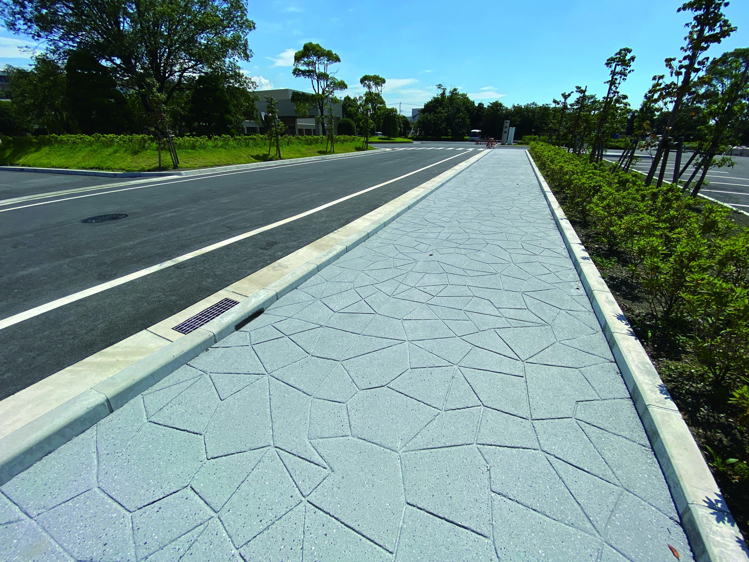 アースタンプ 型押しアスファルト工法による施工事例_市営葬祭場