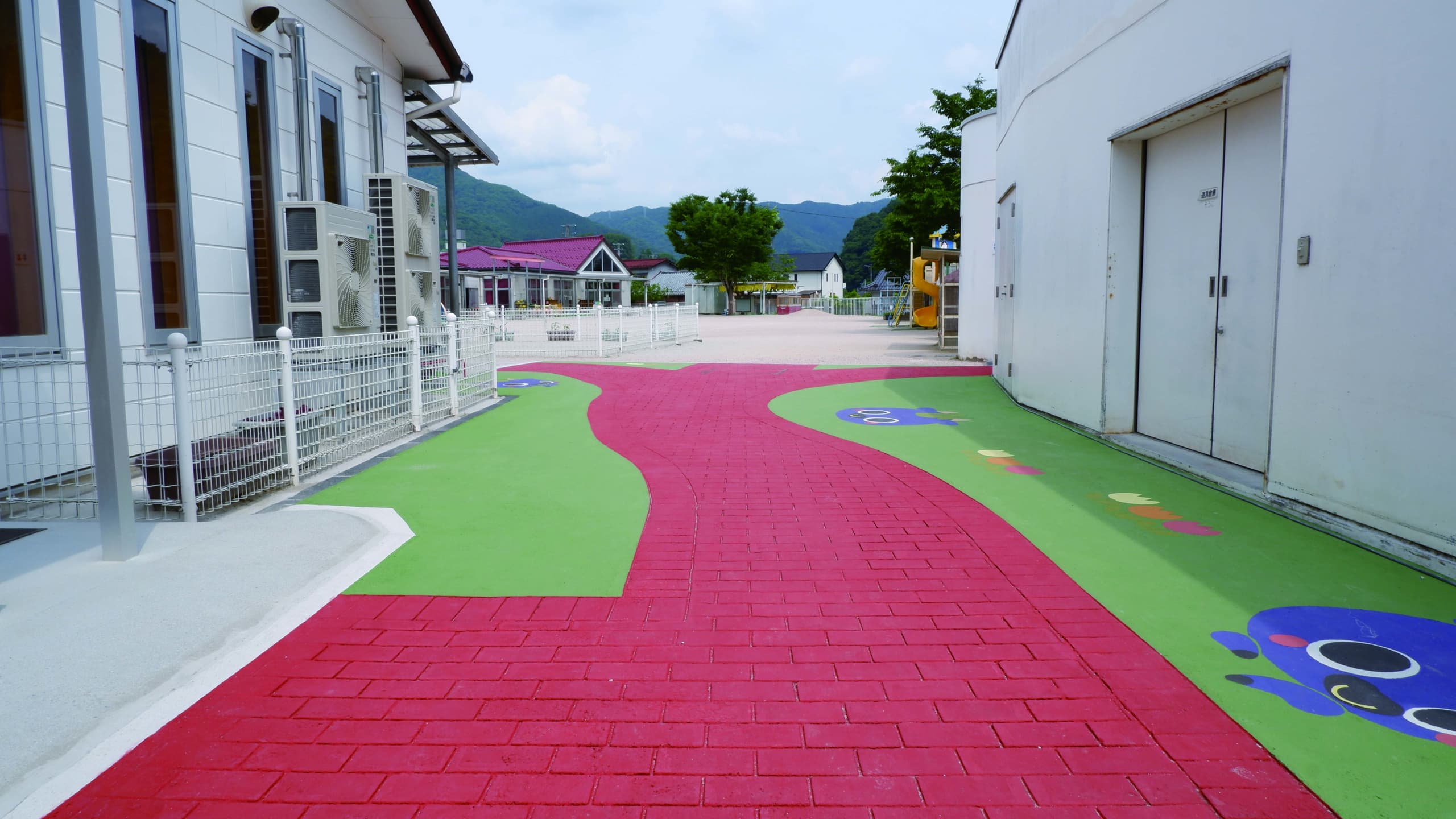 アースタンプ 型押しアスファルト工法による施工事例_保育園
