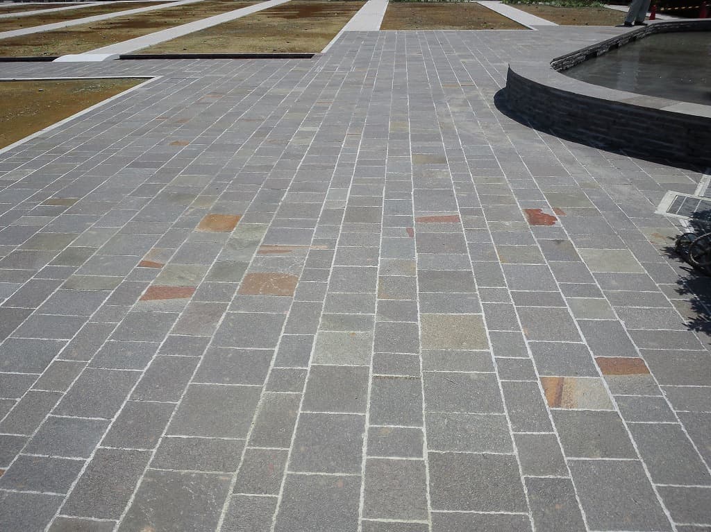 アルゼンチン斑岩舗装　石舗装_アースロック