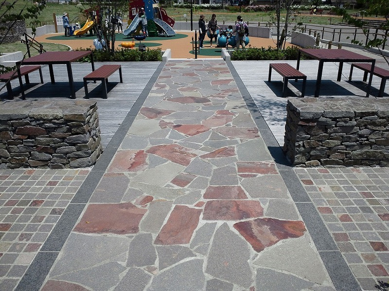 アルゼンチン斑岩ミックスレッド＆ミックスグレー_アースロック