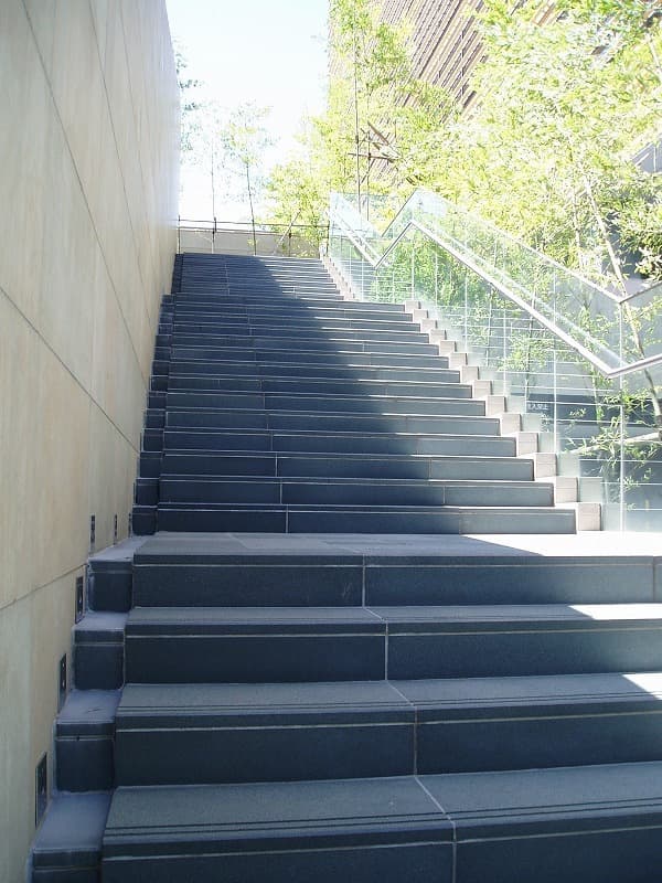 チャコールカラー_湘南ロックガーデン