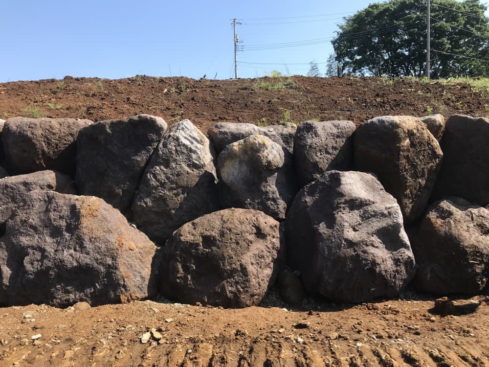 新小松石（正面）_湘南ロックガーデン