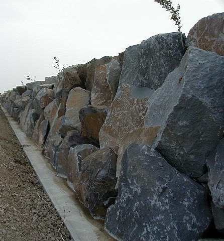 小松石（斜め側面）_湘南ロックガーデン