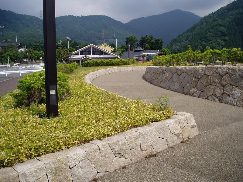 ラストビア（斜め側面）_湘南ロックガーデン