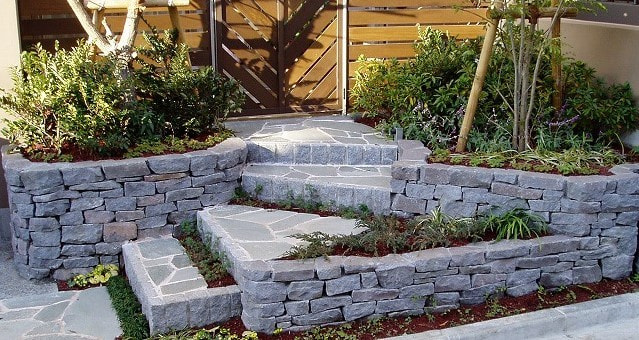 男鹿石_湘南ロックガーデン