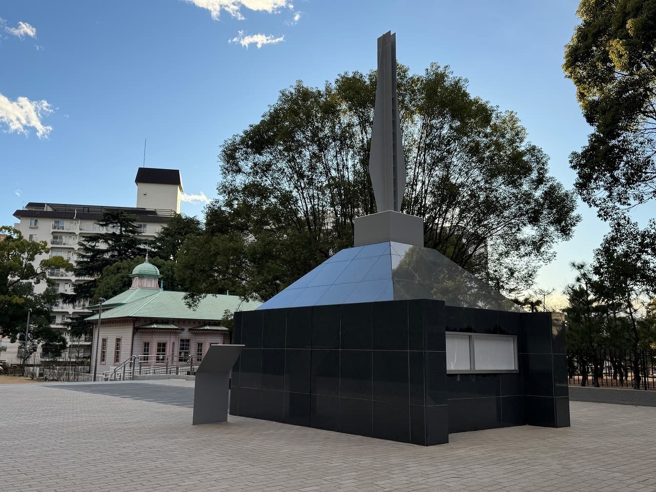 平和慰霊塔_湘南ロックガーデン